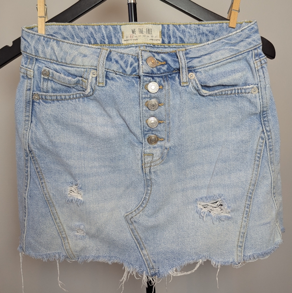 We The Free Women's Size 25 Light Blue Distressed Denim Mini Skirt
